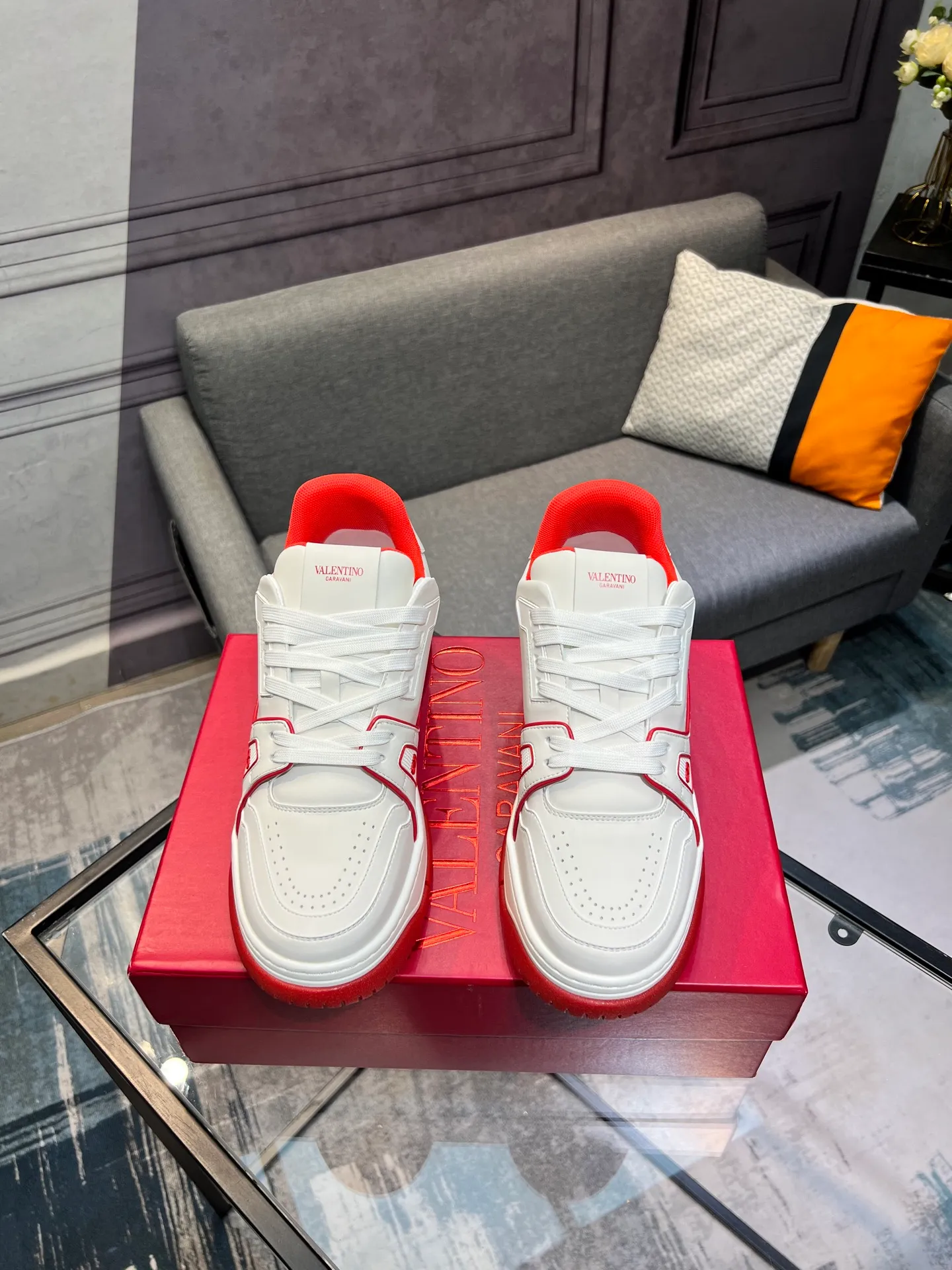 Men's Men's Shoes 💰660 Valentino 2023 early autumn new star shoes are now online! Wang Hedi and Ren Jialun have been worn by many celebrities. Who can refuse the same couple shoes as Wang Hedi! The design of Stars Stab My Heart is cool and spicy. The material of the shoes is cowhide, and every color is beautiful! Size 35-40, men’s size 39-44 (women’s 41, men’s 38, 45🉑️customized)
